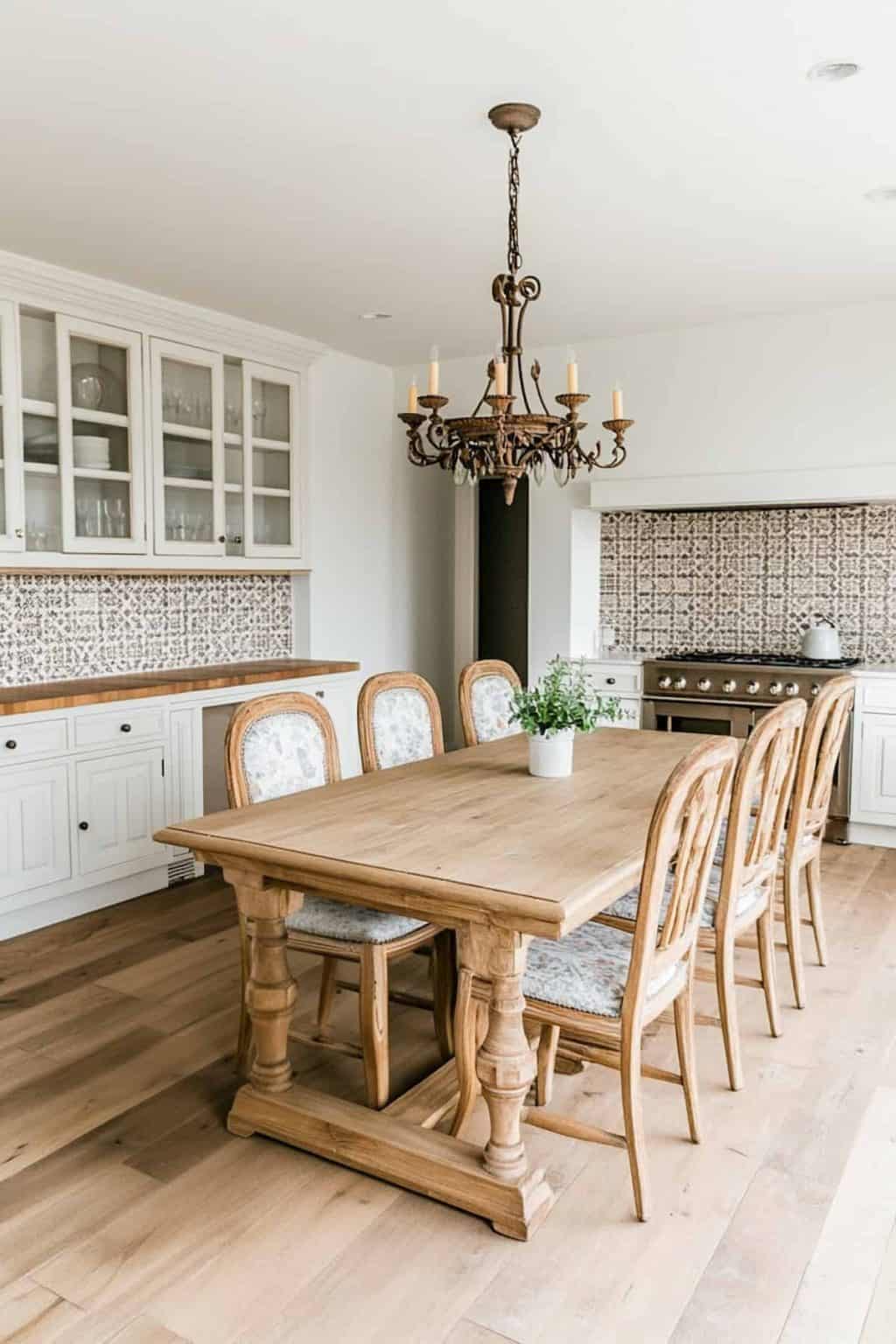 40 French Country Dining Room Ideas That Combine Luxury and Coziness