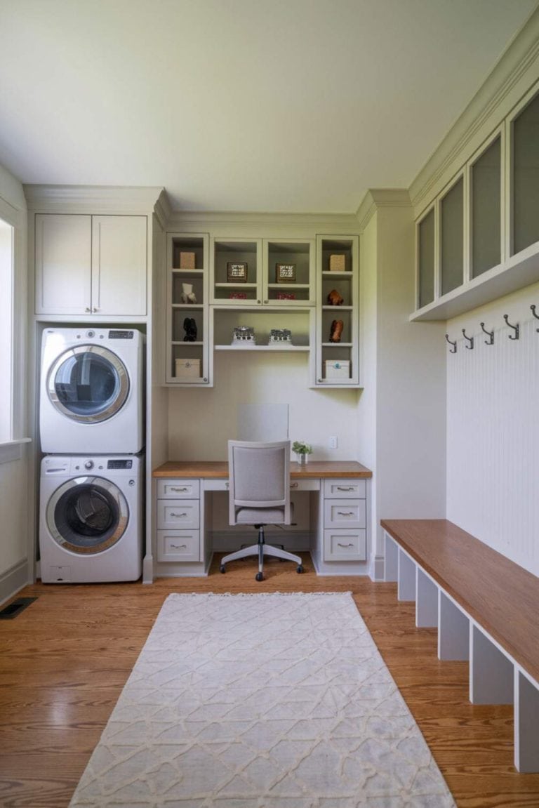 27 Clever Mudroom and Laundry Room Ideas To Maximize Space