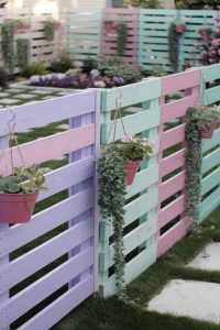 30 Stylish Pallet Fence Ideas for a Beautiful and Functional Yard