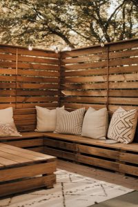 30 Stylish Pallet Fence Ideas for a Beautiful and Functional Yard
