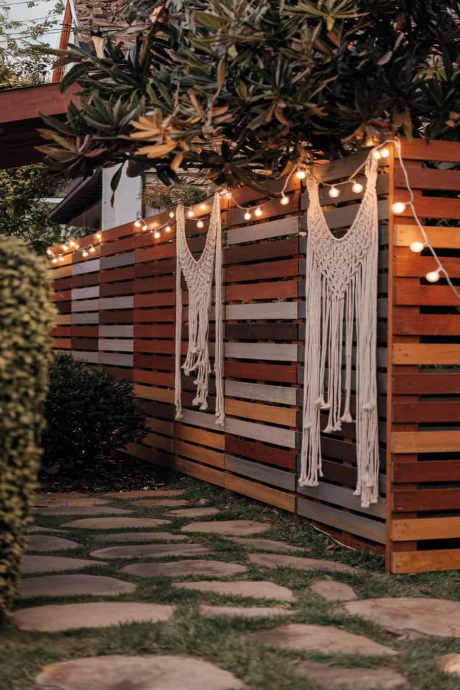 30 Stylish Pallet Fence Ideas for a Beautiful and Functional Yard